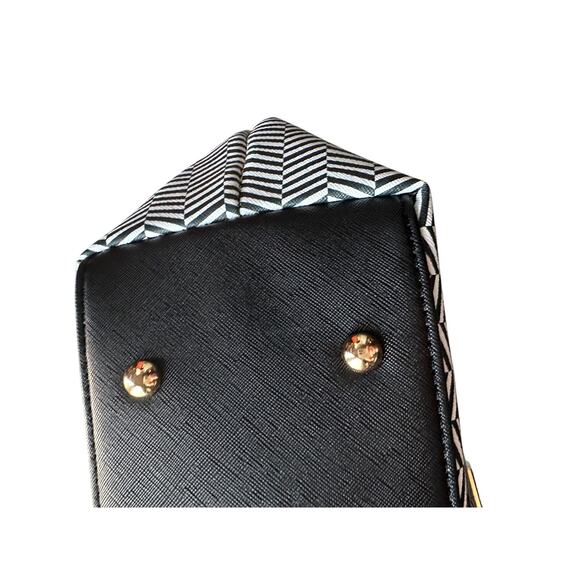 Trina Turk Optical Illusion Black & White Chevron 2 Way Tote NWT - Picture 7 of 16
